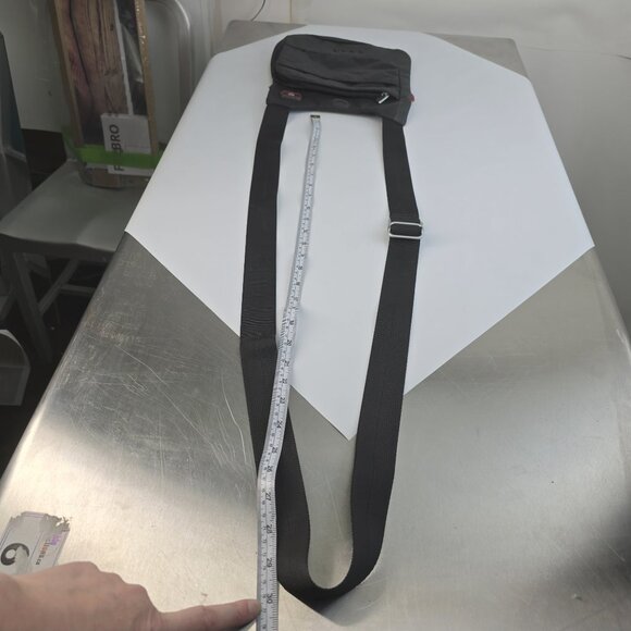 TUMI T-Tech Small crossbody bag with a VERY adjustable strap - Picture 8 of 9